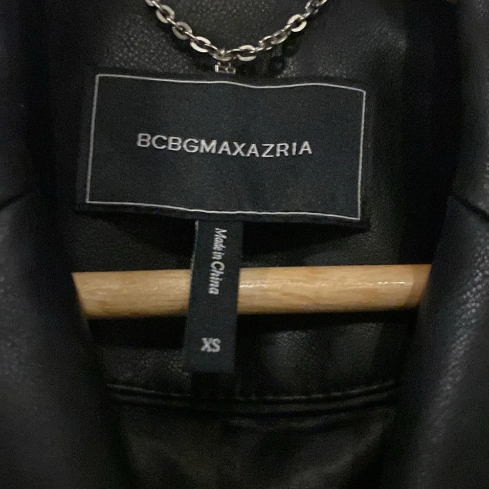 NEW- BCBGMAXAZRIA TAILORED FAUX LEATHER JACKET - Picture 5 of 10